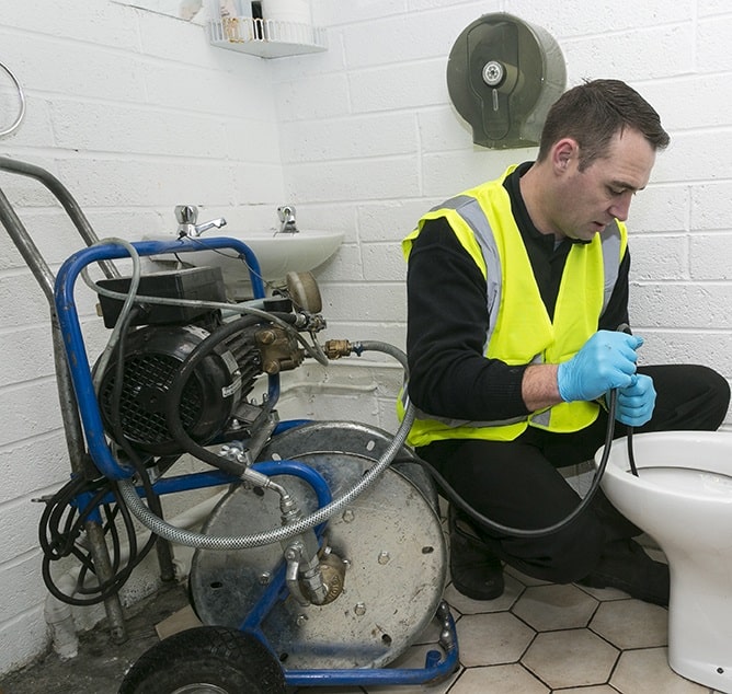 Débouchage toilette à Nice - SOS WC Bouché 24/7 : ChronoServe